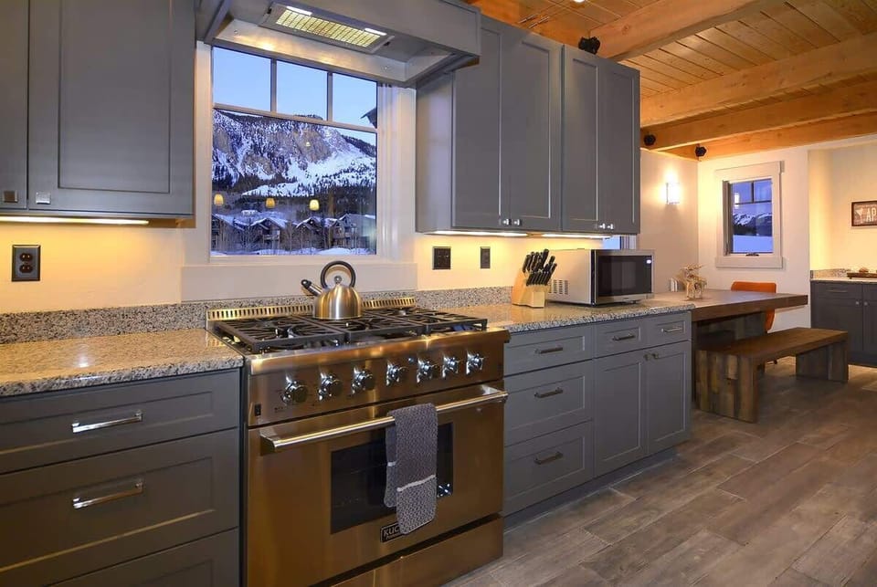 Great Kitchen with 6 Burner Gas Range