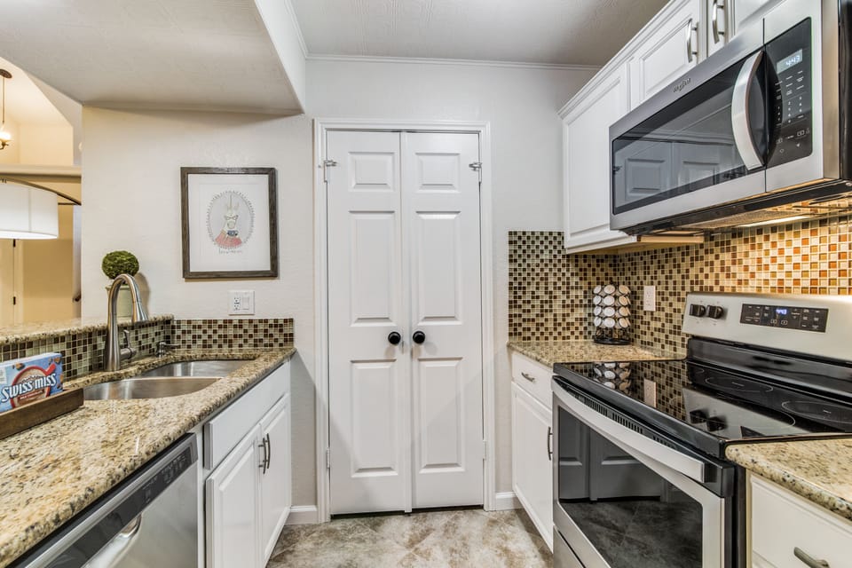 This full kitchen is great for making your favorite comfort meals! 