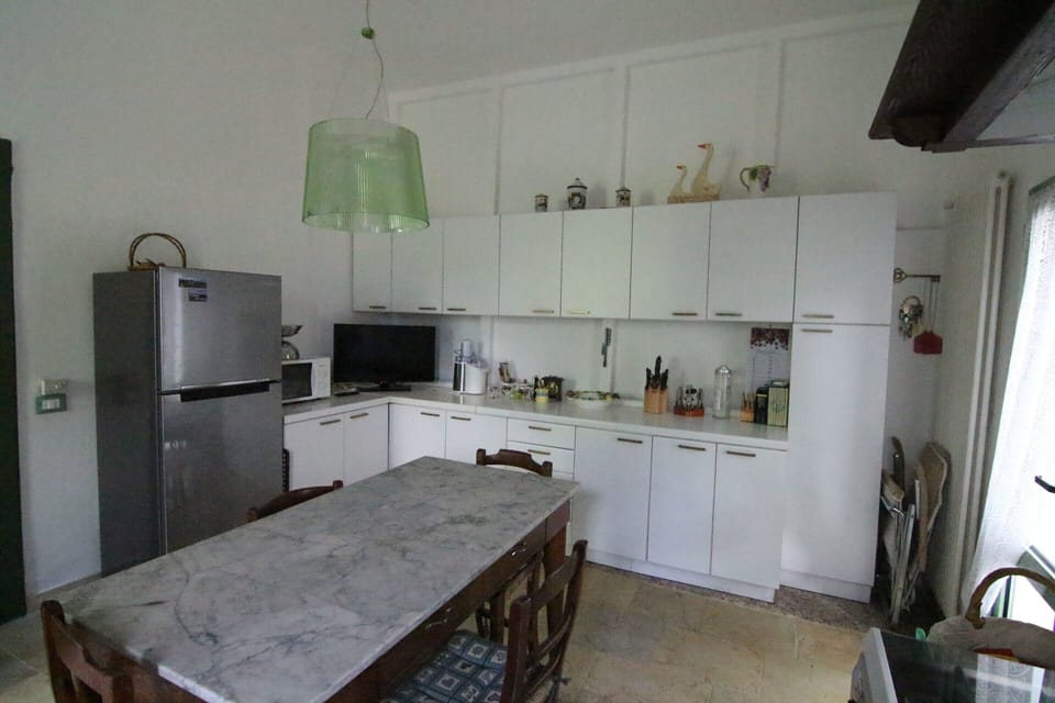 House | Private kitchen | Dishwasher, electric kettle, highchair, cookware/dishes/utensils