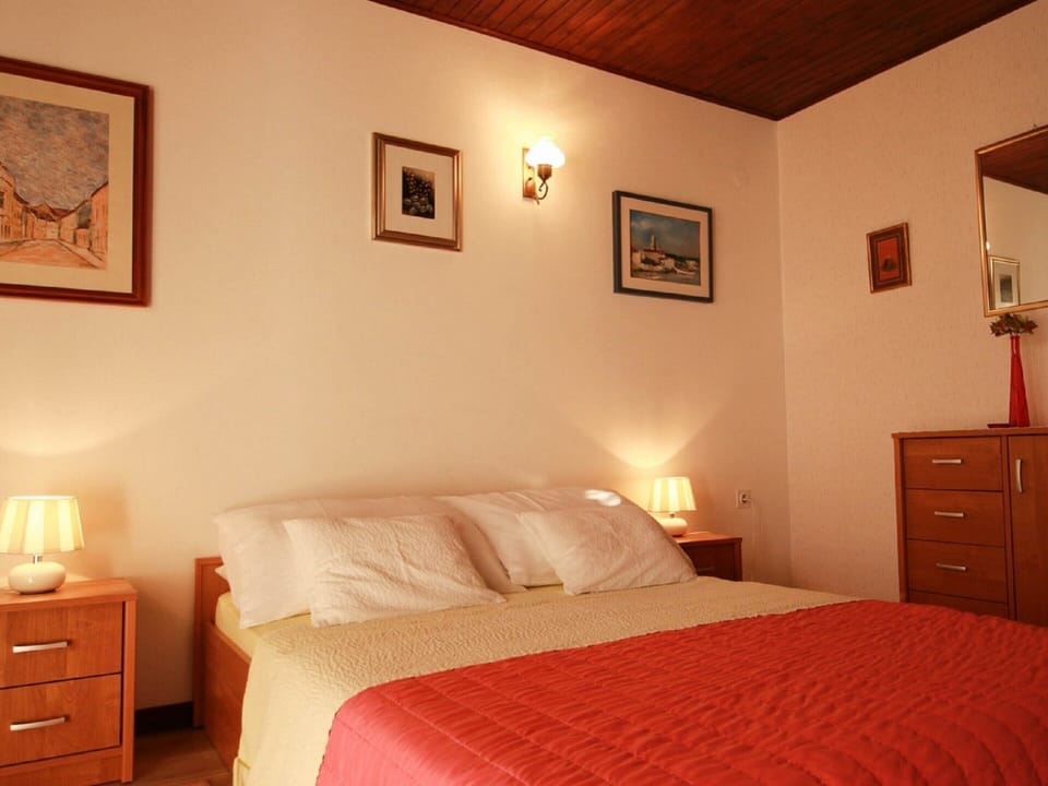 Apartment | 1 bedroom, bed sheets