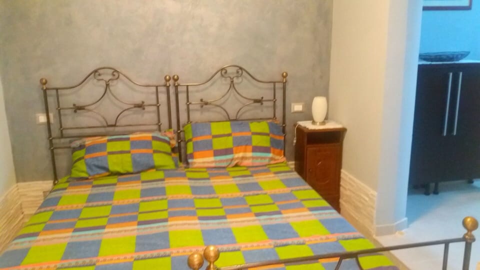 House | 1 bedroom, individually furnished