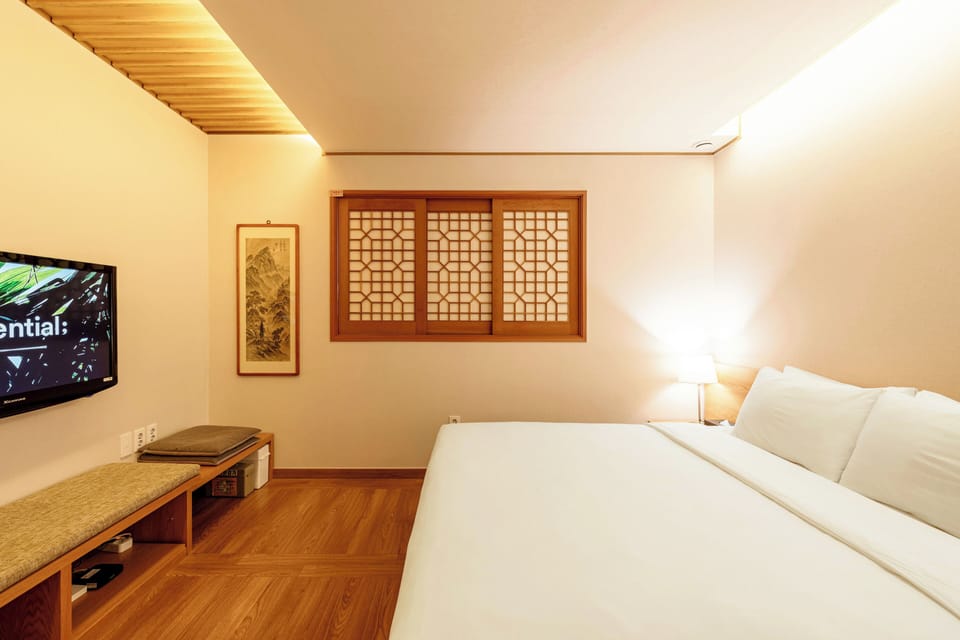 Premium bedding, in-room safe, laptop workspace, soundproofing