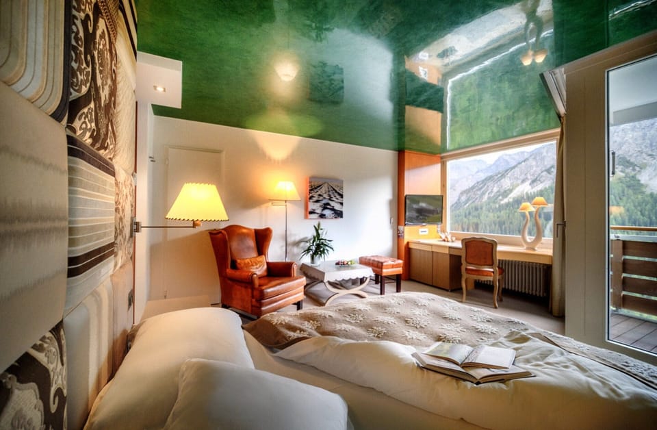 Deluxe Single Room South Facing | Premium bedding, minibar, in-room safe, individually furnished