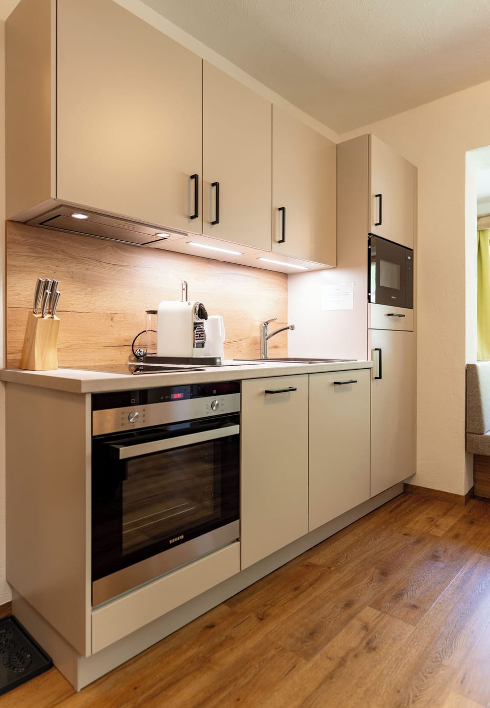 Comfort Suite, 1 Bedroom, Balcony | Private kitchen | Full-size fridge, microwave, stovetop, dishwasher