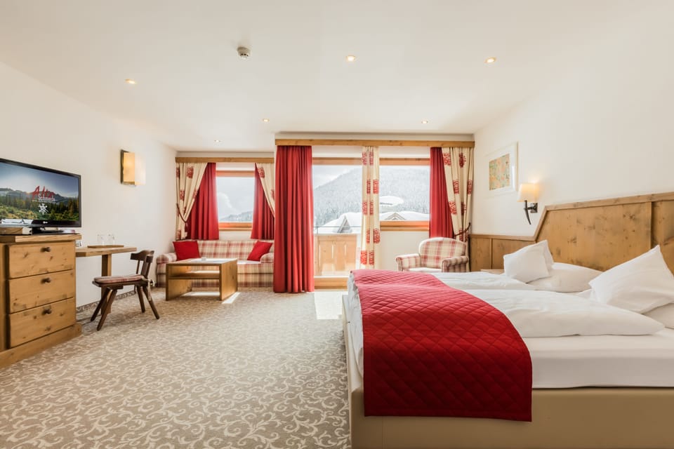 Comfort Double Room, Balcony | Hypo-allergenic bedding, in-room safe, desk, laptop workspace