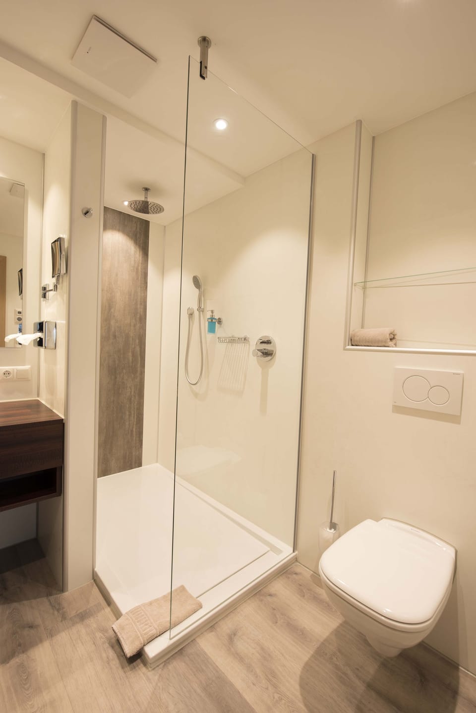 Superior Double Room | Bathroom shower