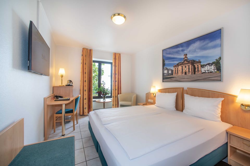 Desk, laptop workspace, WiFi (free), bed sheets