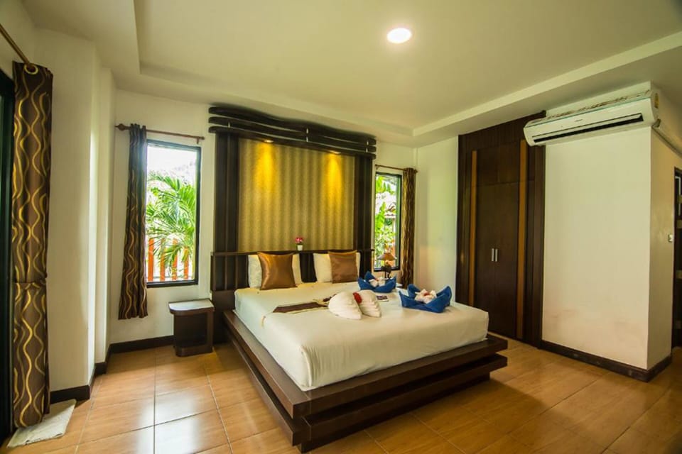Superior Double Room, Garden View | Minibar, desk, rollaway beds, free WiFi