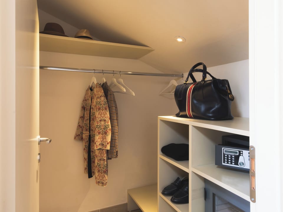 Junior Studio Suite, Hot Tub, Partial Sea View | Wardrobe