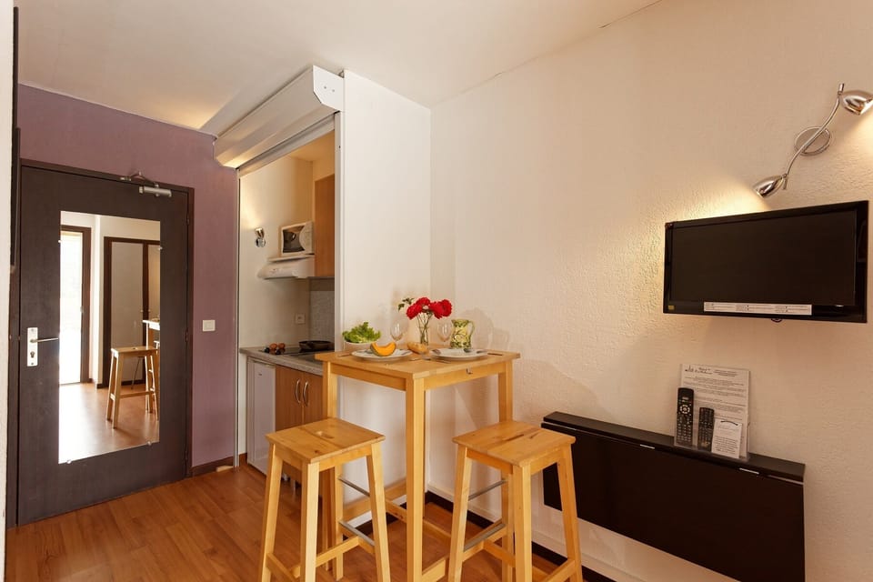 Double Room, ground floor, bath, pool side terrace (Kitchenette on request with extra fees) | Individually decorated, individually furnished, desk, laptop workspace