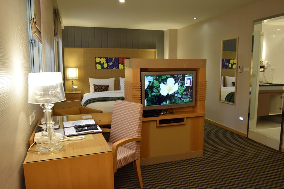 Tokyo Suite | Premium bedding, down comforters, minibar, in-room safe