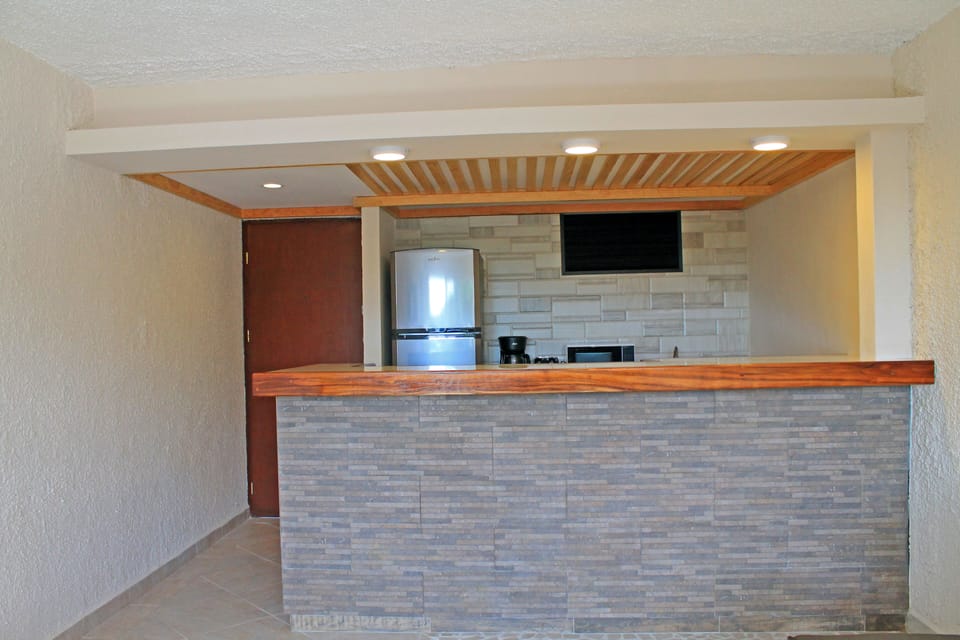 Family Room, 2 Bedrooms, Connecting Rooms | Private kitchen