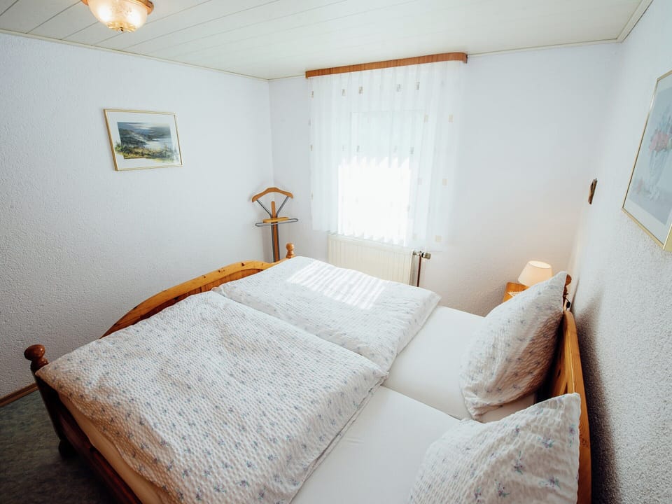 House | 2 bedrooms, individually furnished, iron/ironing board, bed sheets