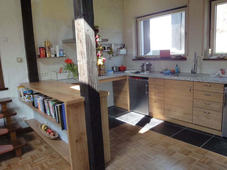 House | Private kitchen | Microwave, stovetop, coffee/tea maker