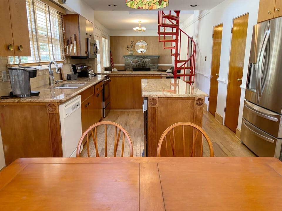 Eat in Kitchen 