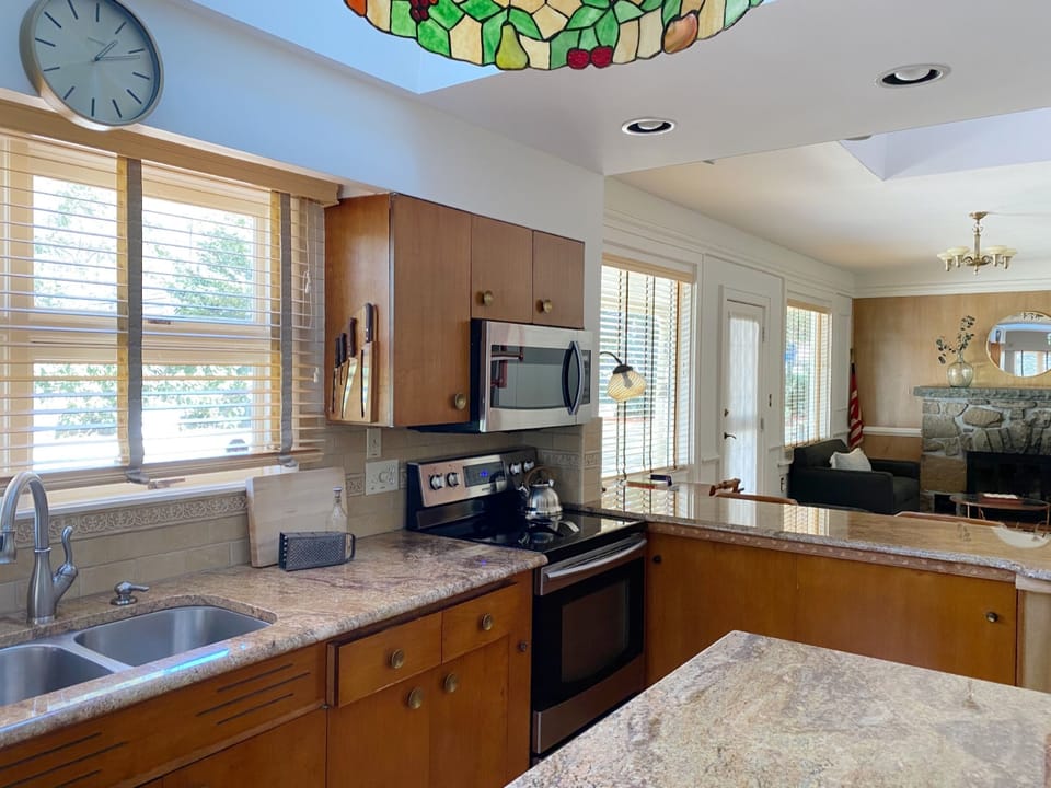 Kitchen - all new appliances 
