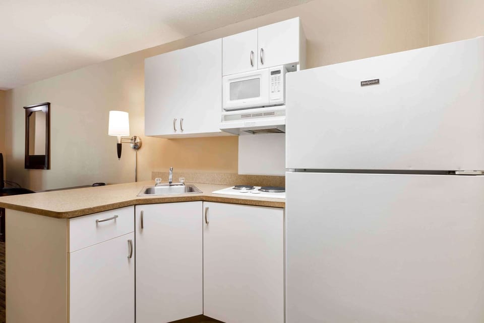 Studio, 2 Double Beds, Non Smoking | Private kitchen | Full-size fridge, microwave, stovetop
