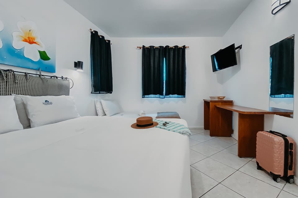 Premium bedding, minibar, bed sheets