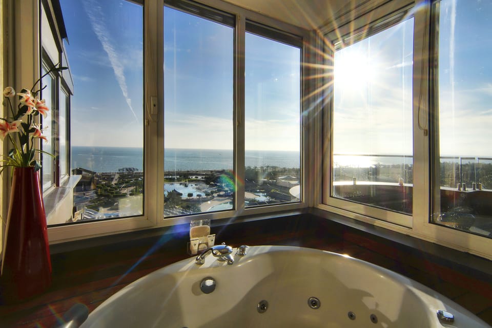 Jetted tub