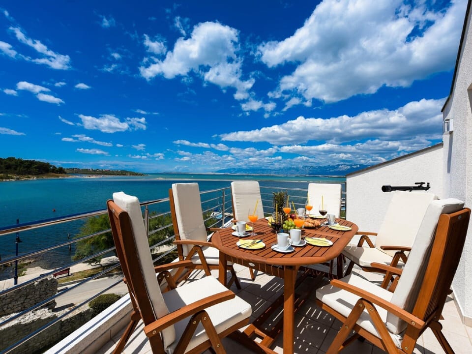 Villa | Dining