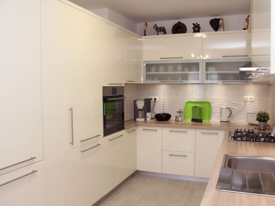 Apartment | Private kitchen | Dining tables