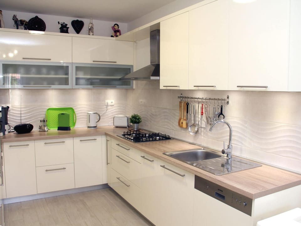 Apartment | Private kitchen | Dining tables
