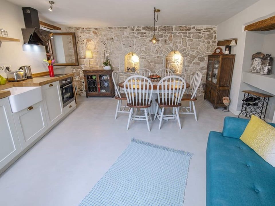 House | Dining