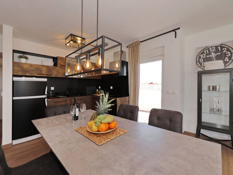 Villa | Dining