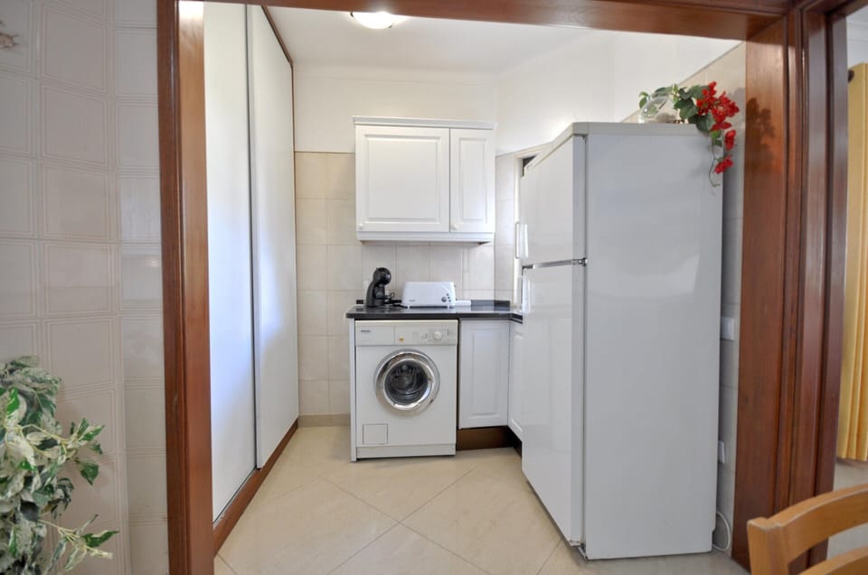 Villa | Private kitchen | Stovetop, electric kettle