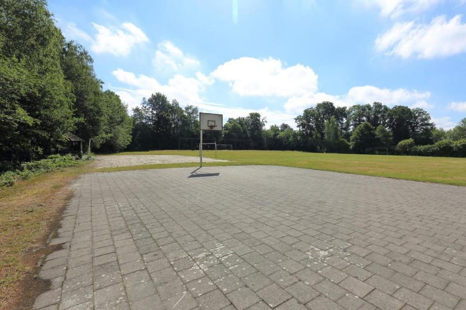 Chalet | Sport court