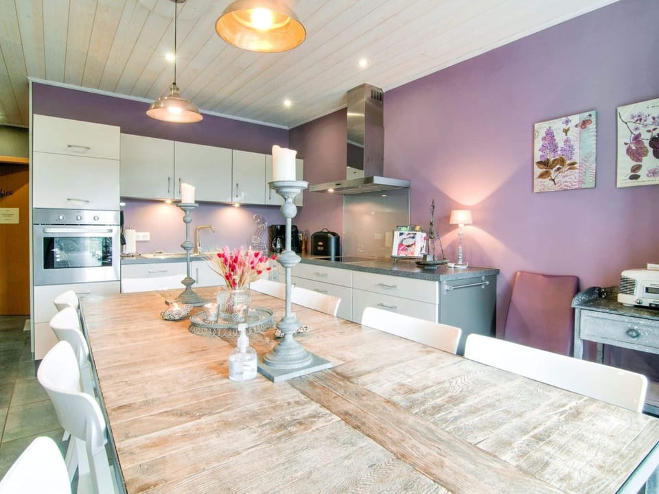 House | Private kitchen | Highchair, cookware/dishes/utensils