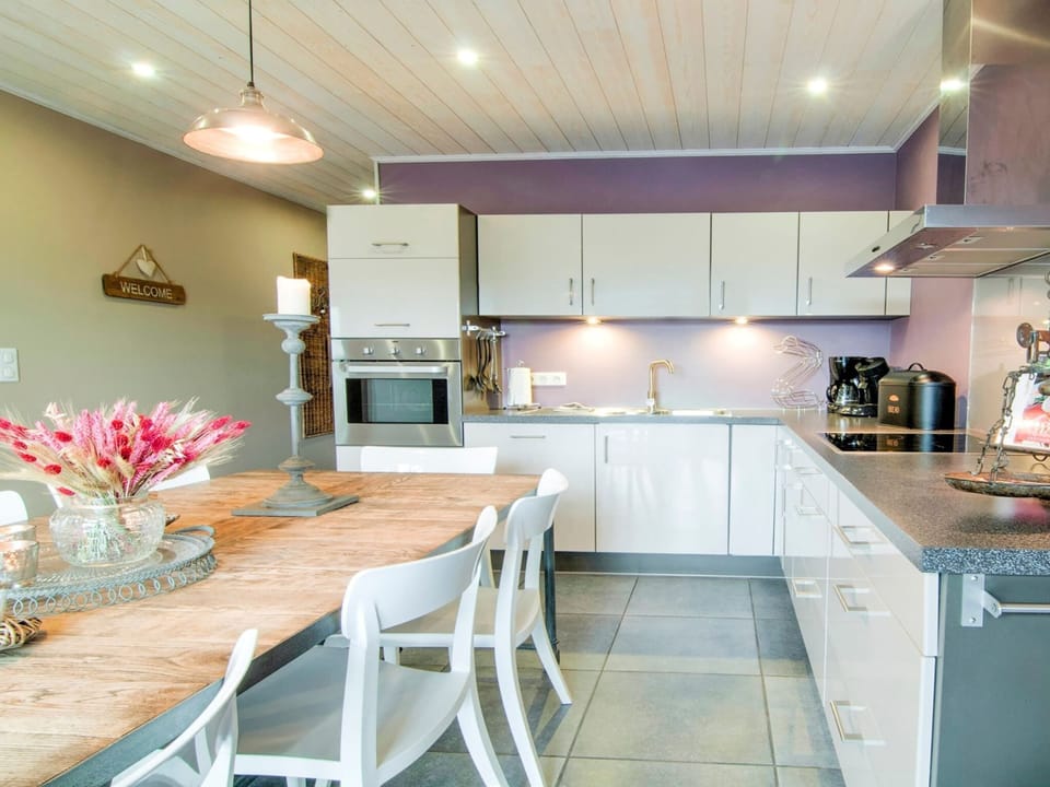 House | Private kitchen | Highchair, cookware/dishes/utensils