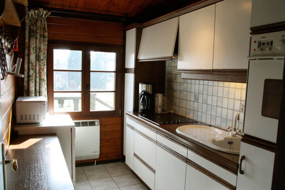Chalet | Private kitchen | Fridge, highchair