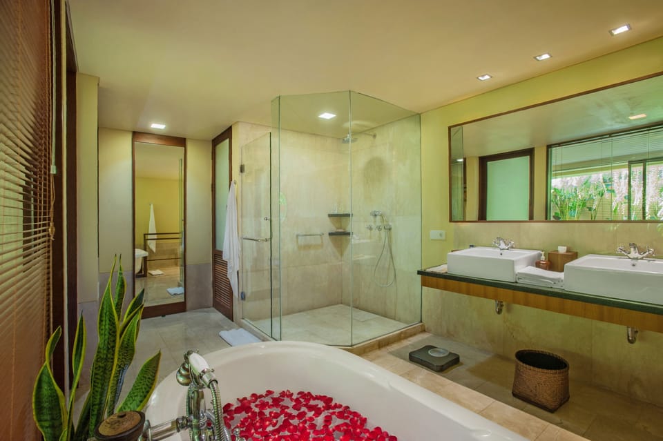 xxxSuperior Double or Twin Room | Bathroom | Separate tub and shower, deep soaking tub, free toiletries, hair dryer