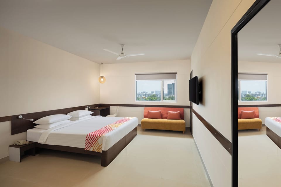 Superior Queen Room | In-room safe, desk, blackout drapes, iron/ironing board