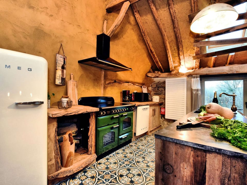 House | Private kitchen | Stovetop, highchair
