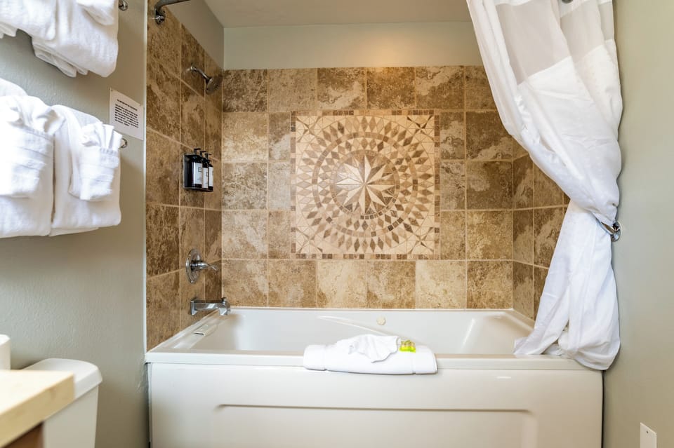 One Bedroom Suite with Spa Non-View | Bathroom | Combined shower/tub, deep soaking tub, free toiletries, hair dryer