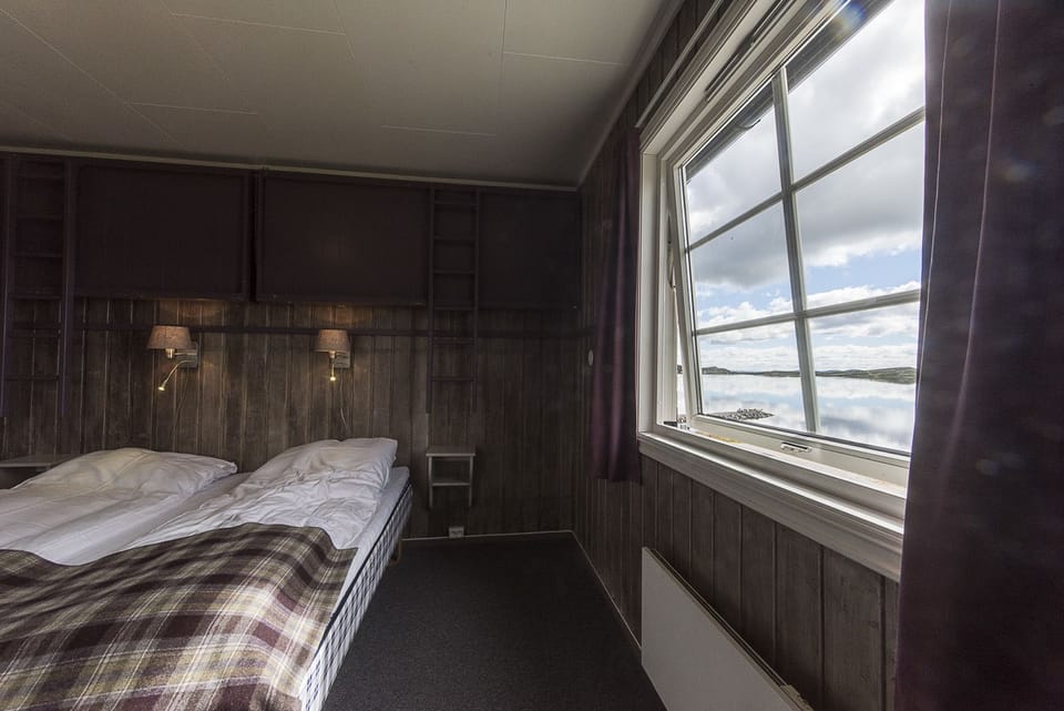 WiFi (free), bed sheets