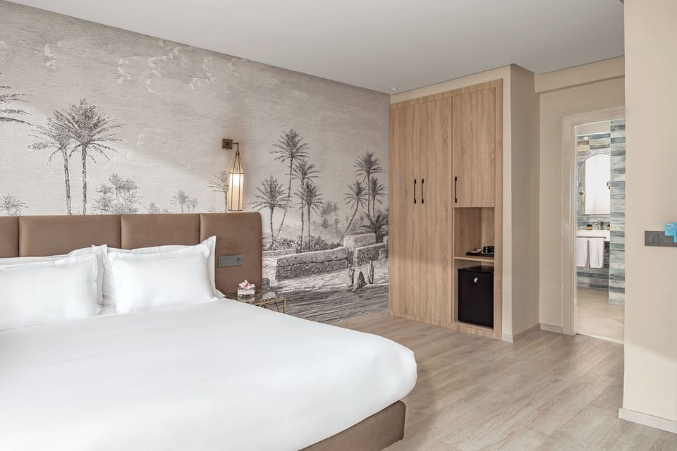 Superior Double Room | Minibar, in-room safe, blackout drapes, soundproofing