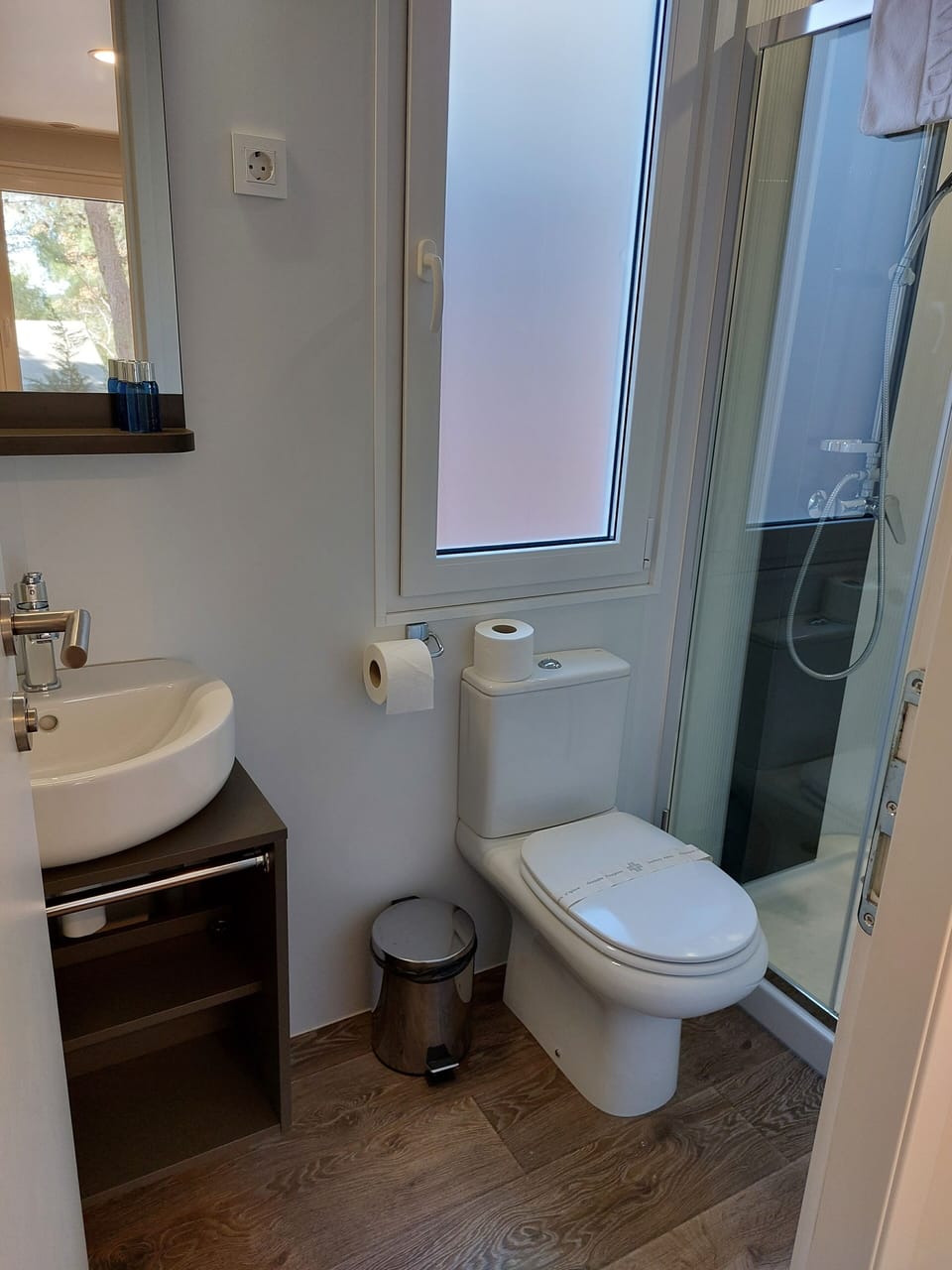 Deluxe Mobile Home, Sea View | Bathroom | Shower, hair dryer, towels, soap