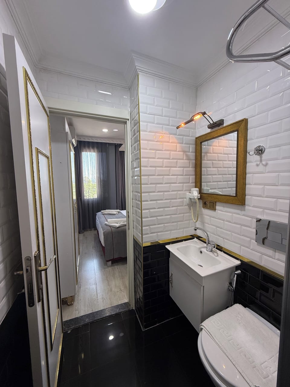 Design Double Room | Bathroom | Shower, free toiletries, hair dryer, bathrobes
