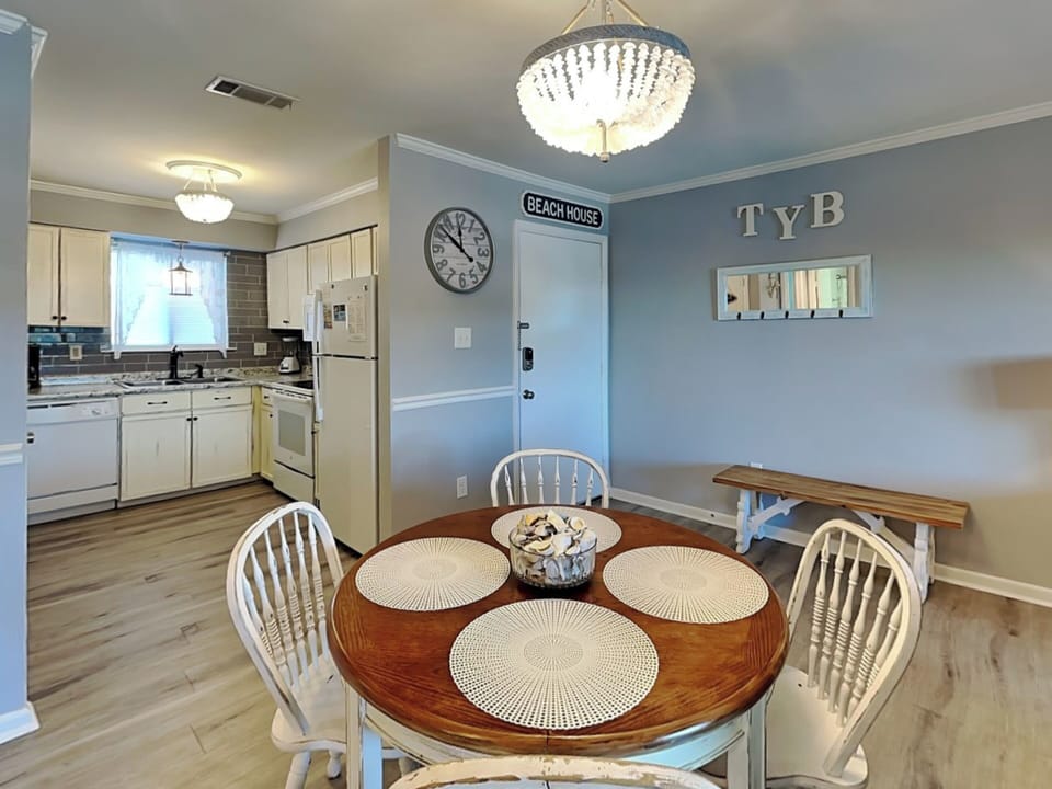 Dining & Kitchen