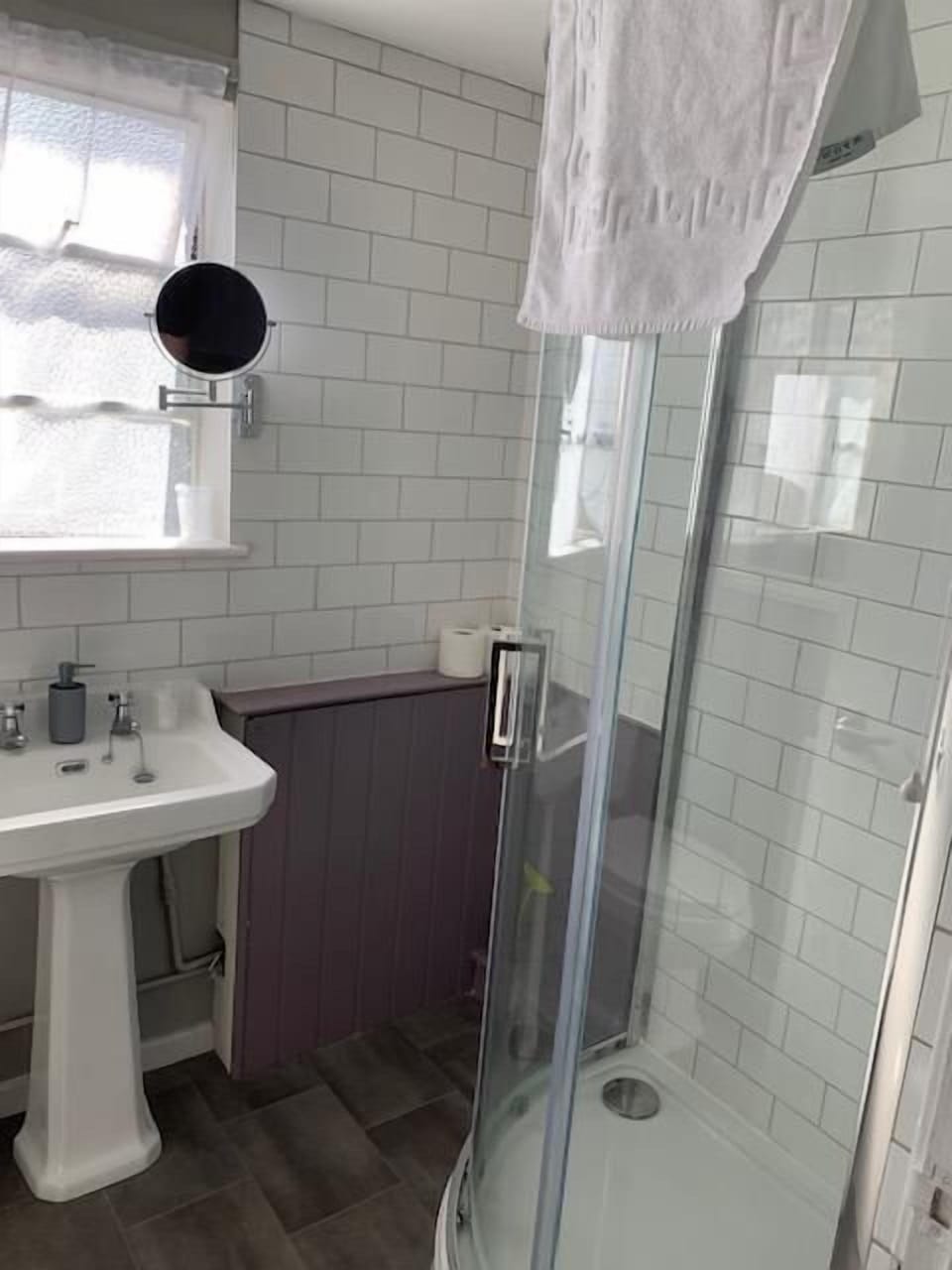 Standard Double Room, Ensuite | Bathroom
