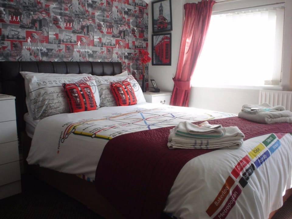 Iron/ironing board, free WiFi, bed sheets