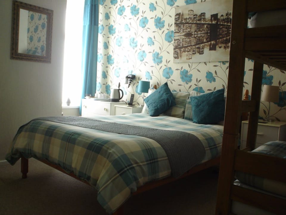 Iron/ironing board, free WiFi, bed sheets