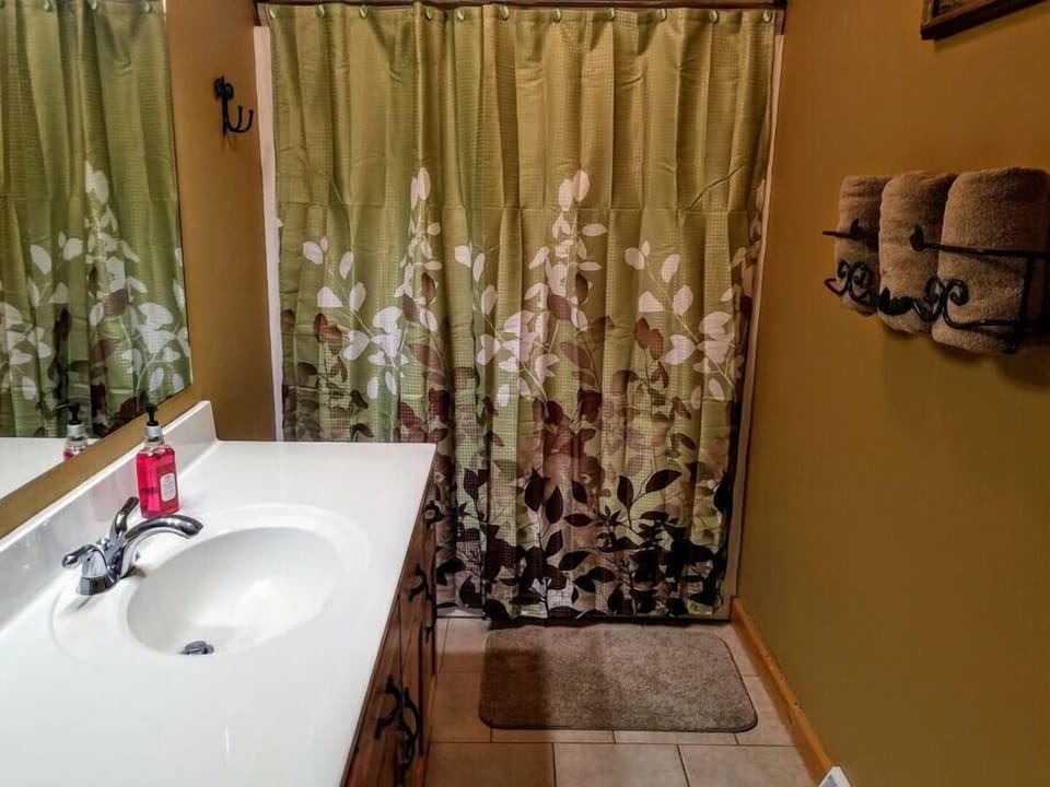 Shared Full Bathroom on upper level