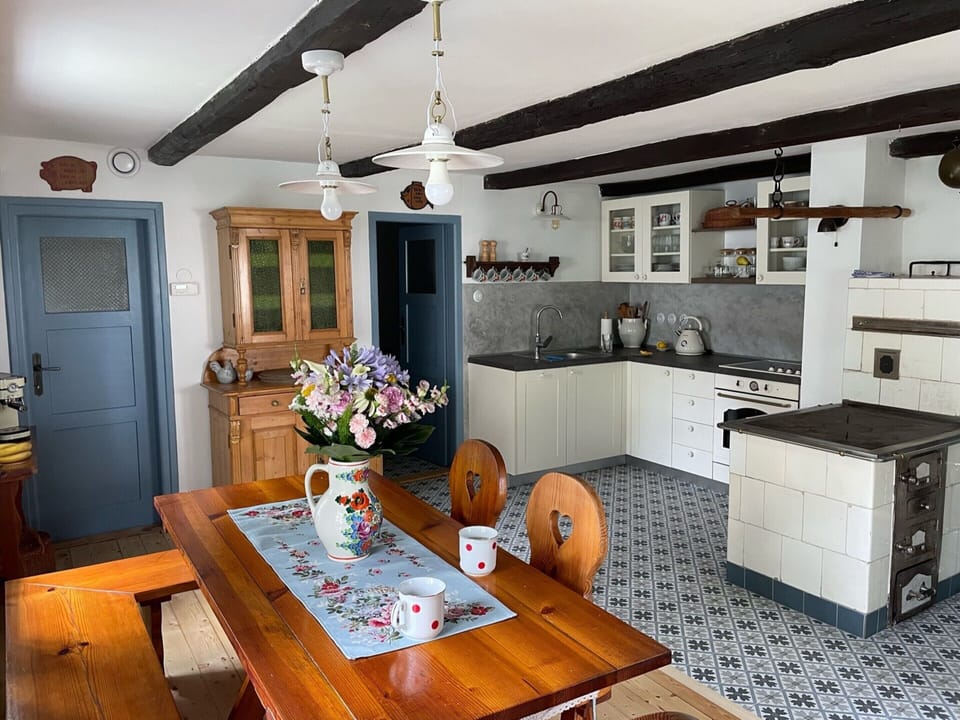 House | Private kitchen | Stovetop, coffee/tea maker, highchair