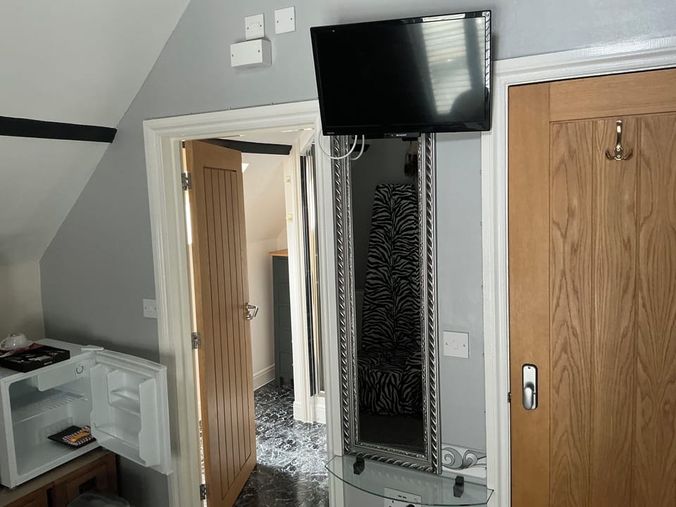 Standard Double Room | 1 bedroom, individually decorated, individually furnished, soundproofing