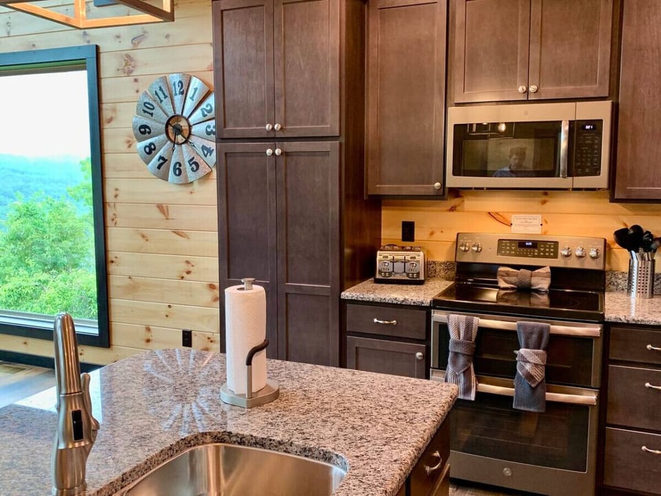 The kitchen also has a double oven range to help prepare those delicious meals.