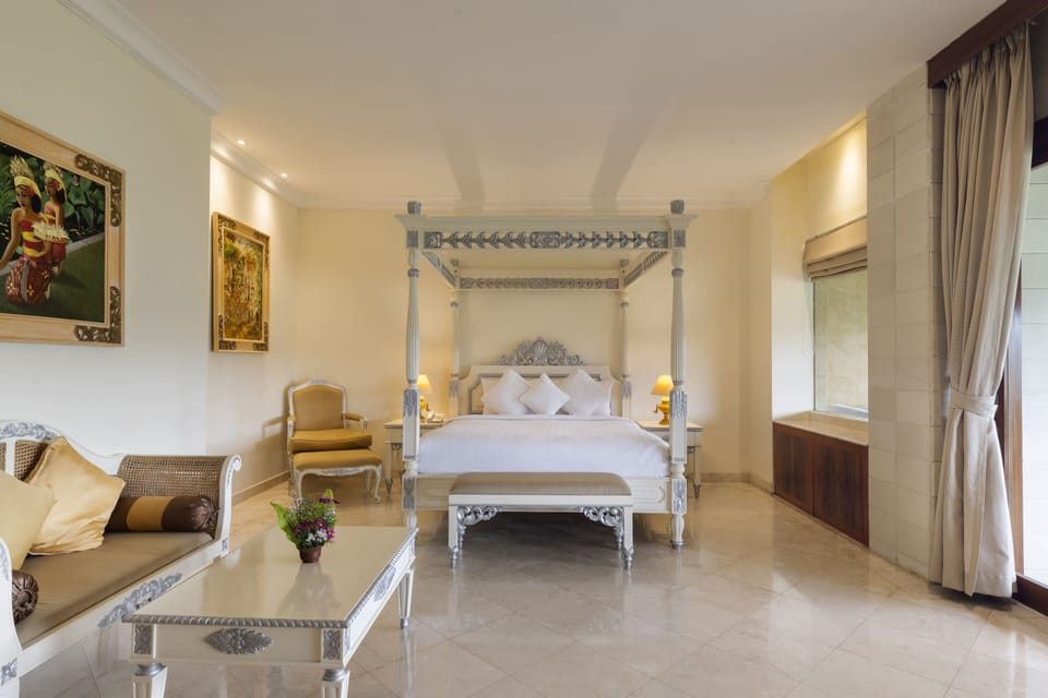 Deluxe Suite | Premium bedding, in-room safe, desk, blackout drapes